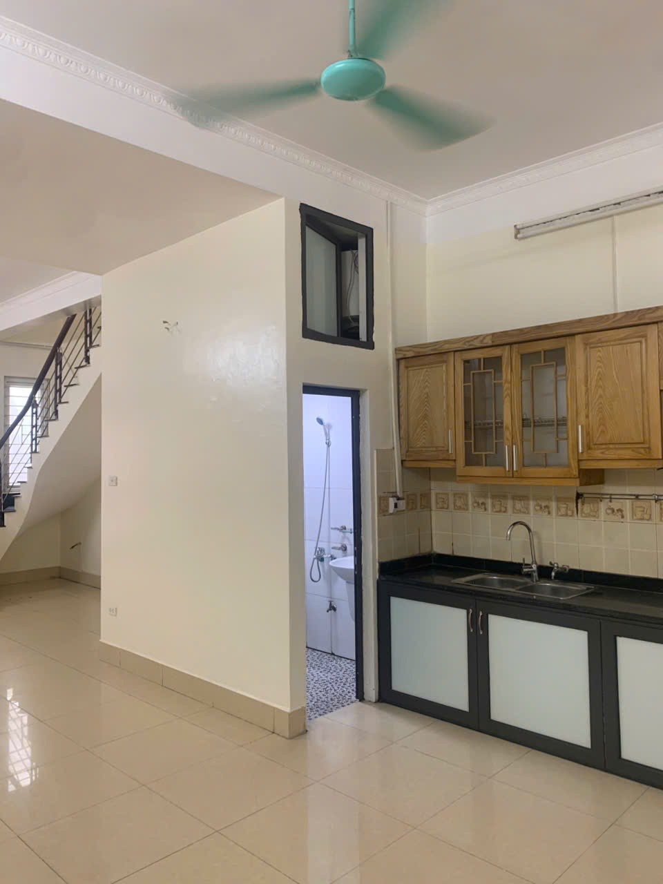 Cho thuê nhà nguyên căn 950 Nguyễn Khoái. 65m2 x 4 tầng, 4 ngủ. 11 triệu - Ảnh 2